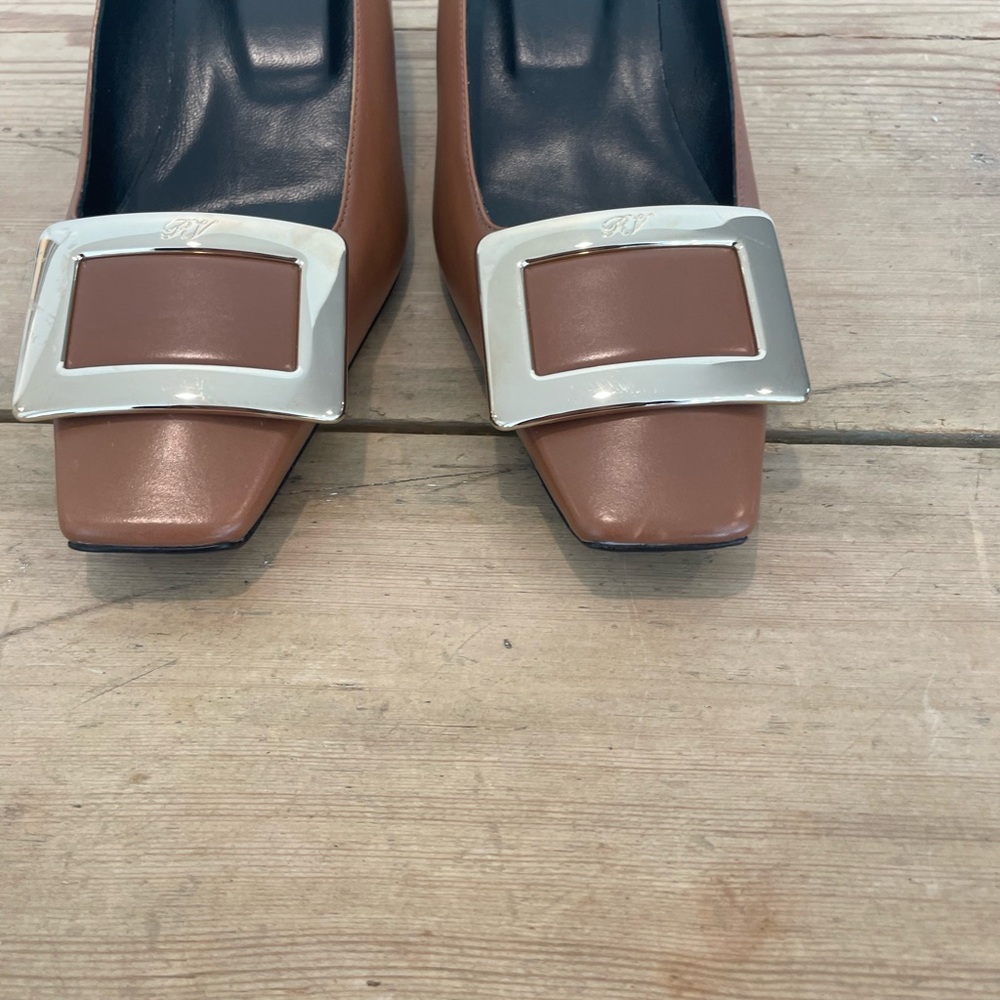 Roger Vivier classic gold buckle heel in size 37 NWOT - Picture 6 of 7